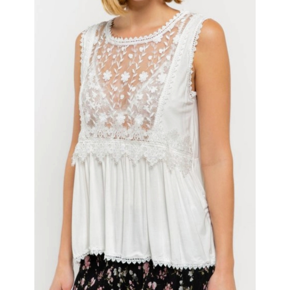 🆕🌿POL FLORAL MESH TOP🌿 - Picture 2 of 6